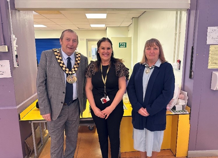 Mayor Visits Kindness Cafe